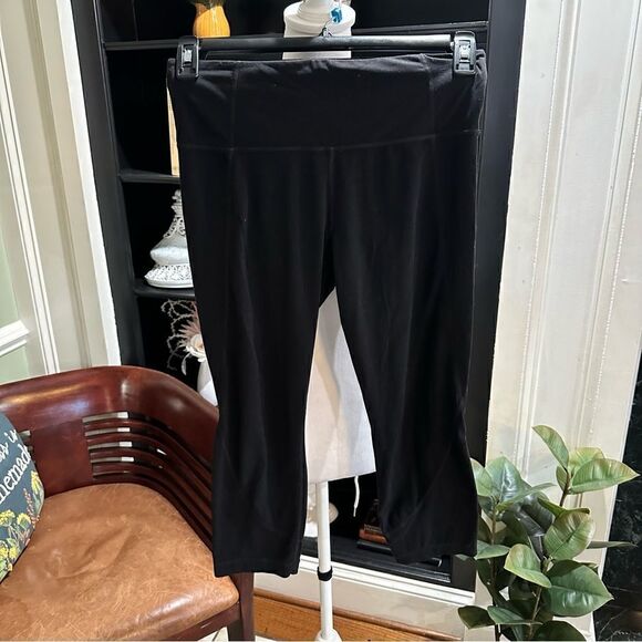 Athleta Black Cropped Leggings Size M - Picture 1 of 7